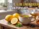Té de limón casero con limones frescos, miel y menta en una cocina rústica, con texto de título.